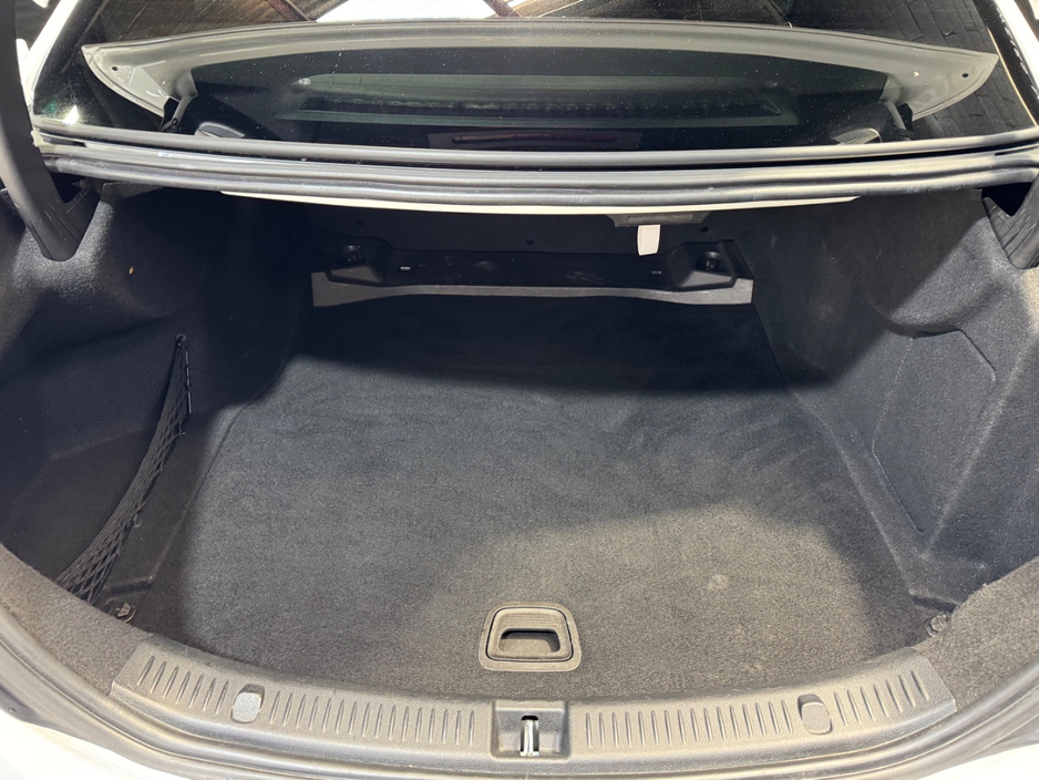 2016 Mercedes-Benz E Class - image 24