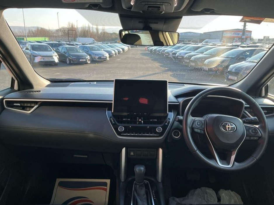 2024 Toyota Corolla Cross - image 8