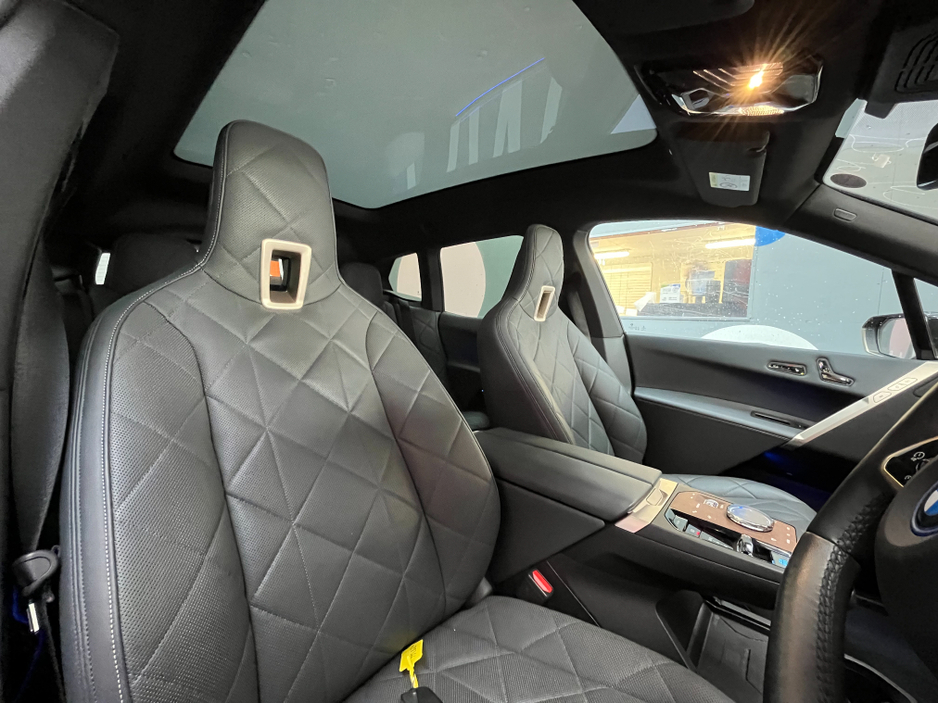 2023 BMW iX - image 10