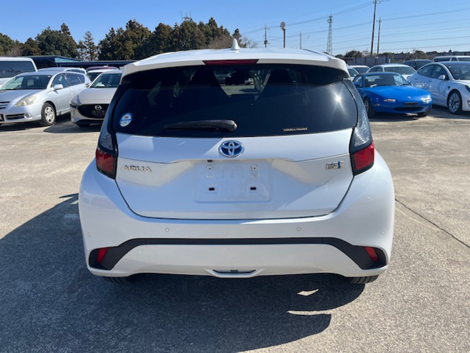 2023 Toyota Aqua - image 10