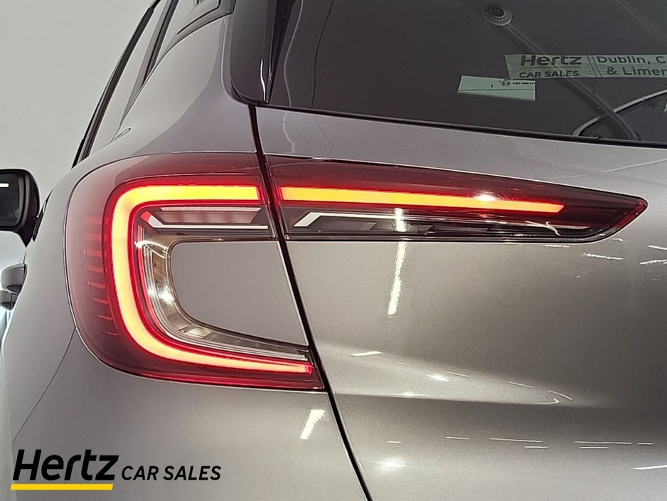 2023 Renault Captur - image 8