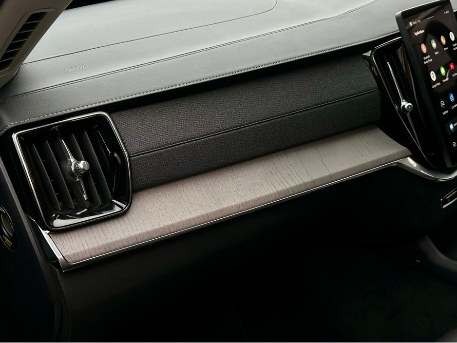 2025 Volvo XC90 - image 16