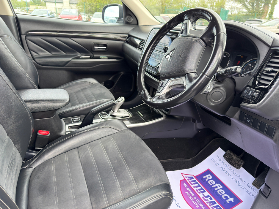 2016 Mitsubishi Outlander - image 11