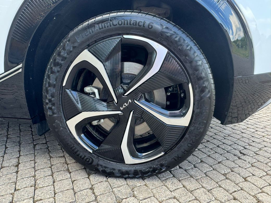 2024 Kia EV6 - image 9