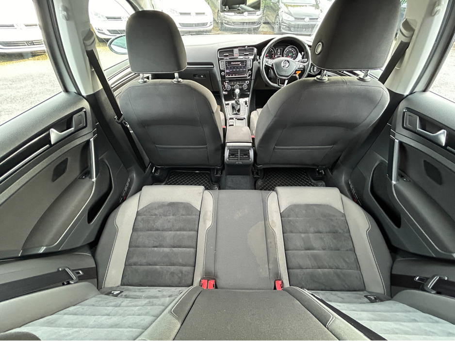 2015 Volkswagen Golf - image 4