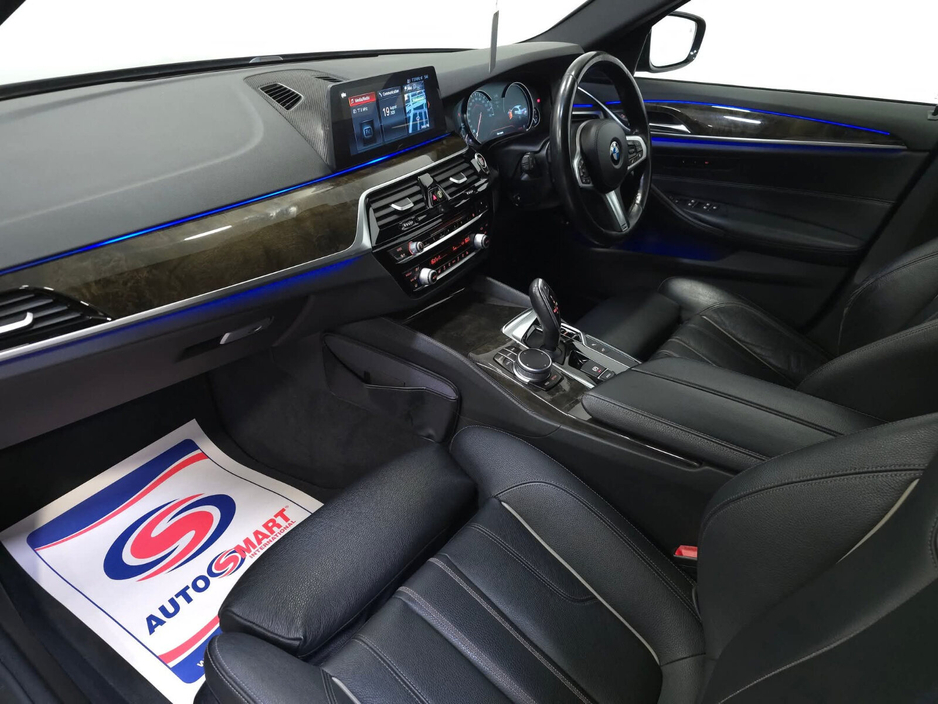 2017 BMW 5 Series - image 4