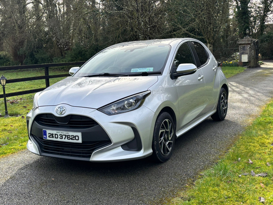 2021 Toyota Yaris - image 2
