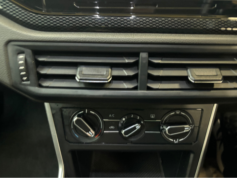 2022 Volkswagen Taigo - image 11