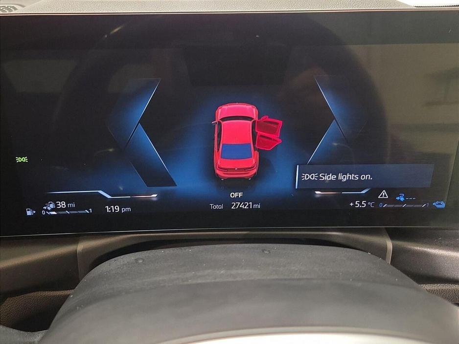 2024 BMW 3 Series - image 9