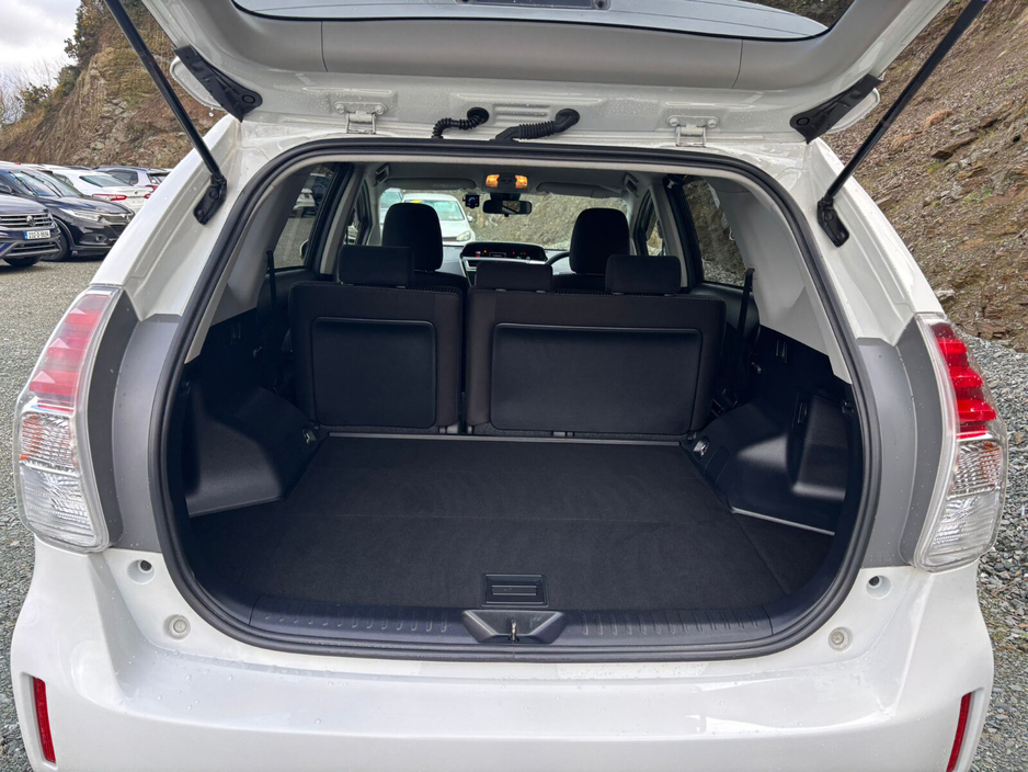 2020 Toyota Prius - image 8