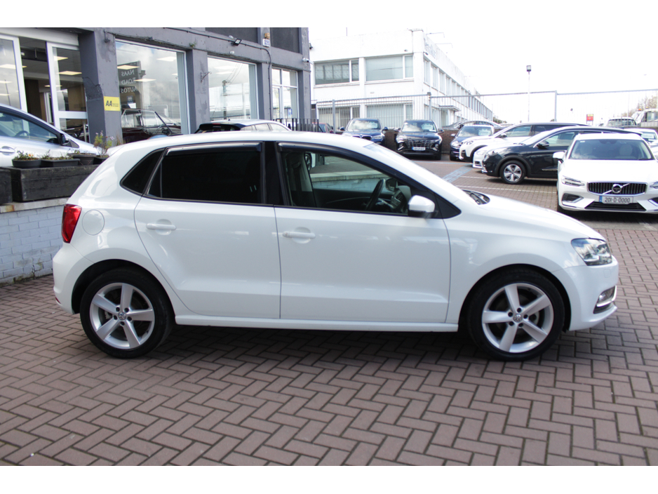 2018 Volkswagen Polo - image 3