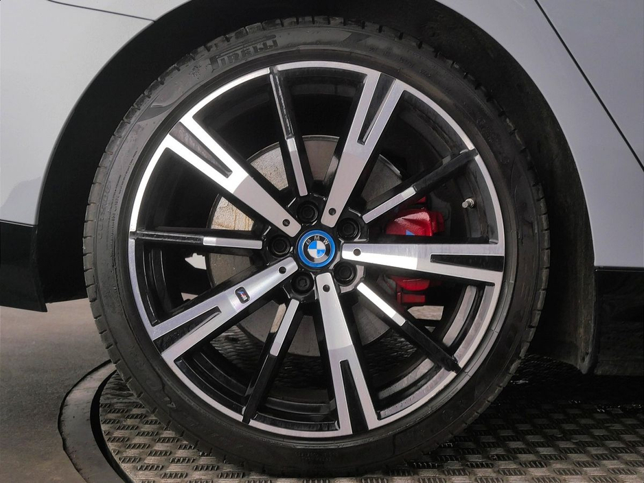 2024 BMW 5 Series - image 14