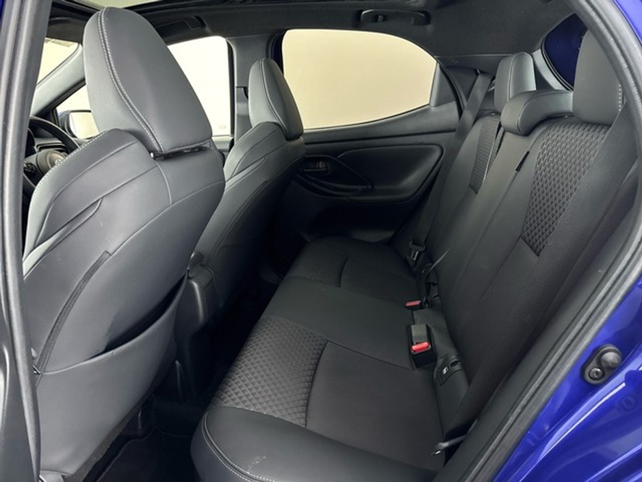 2024 Toyota Yaris PLATINUM Sunroof €28,950