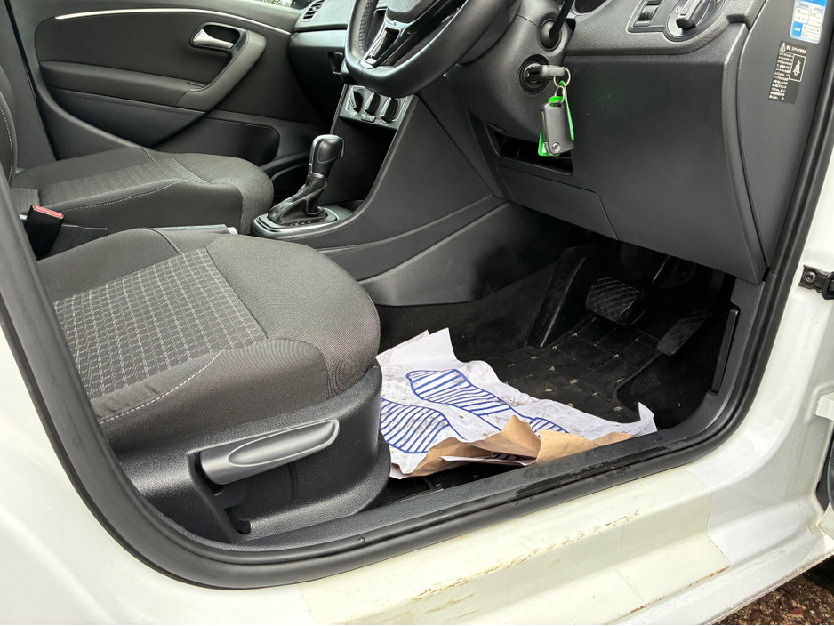 2014 Volkswagen Polo - image 7