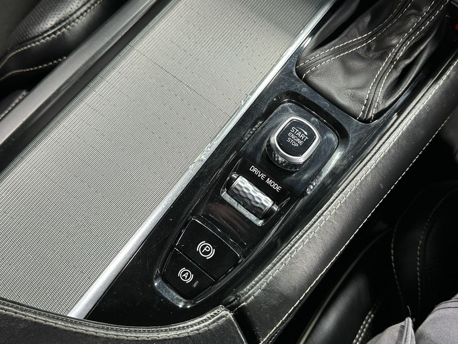 2019 Volvo XC90 R-Design PP AWD 2.0 D5 €43,400