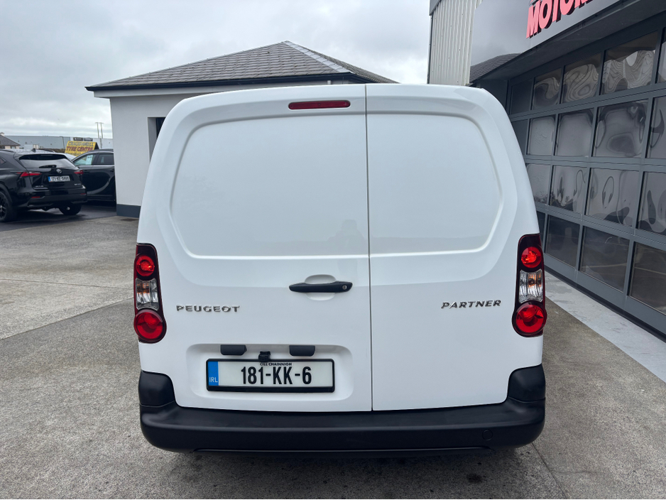 2018 Peugeot Partner - image 3