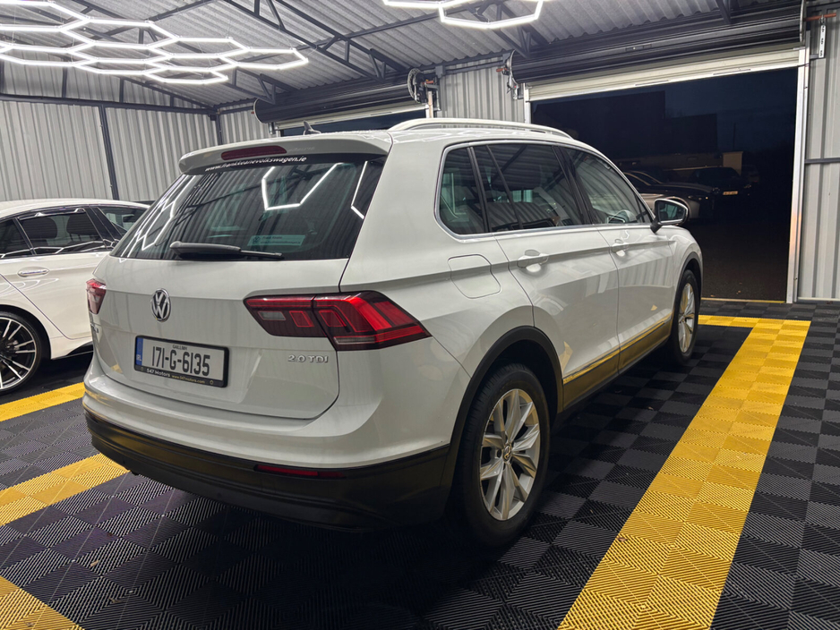 2017 Volkswagen Tiguan - image 9