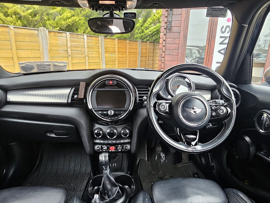 2017 MINI Hatch - image 23