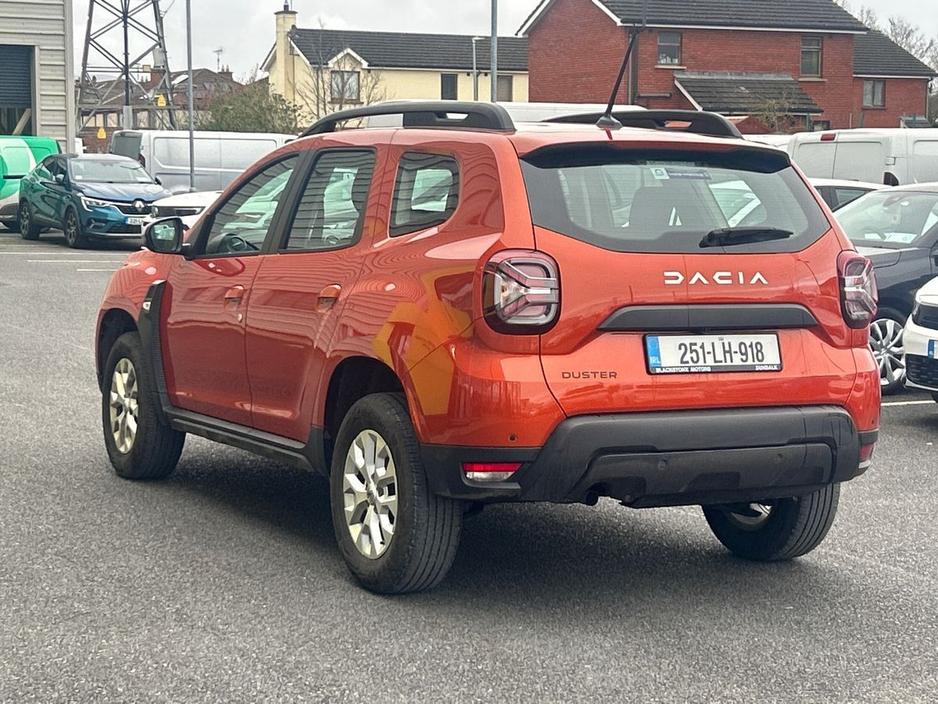 2025 Dacia Duster - image 3