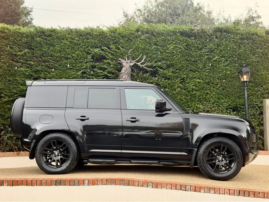 2021 Land Rover Defender - image 9