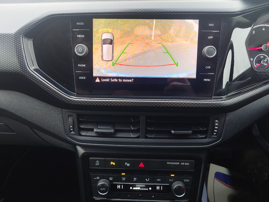 2020 Volkswagen T-Cross - image 13