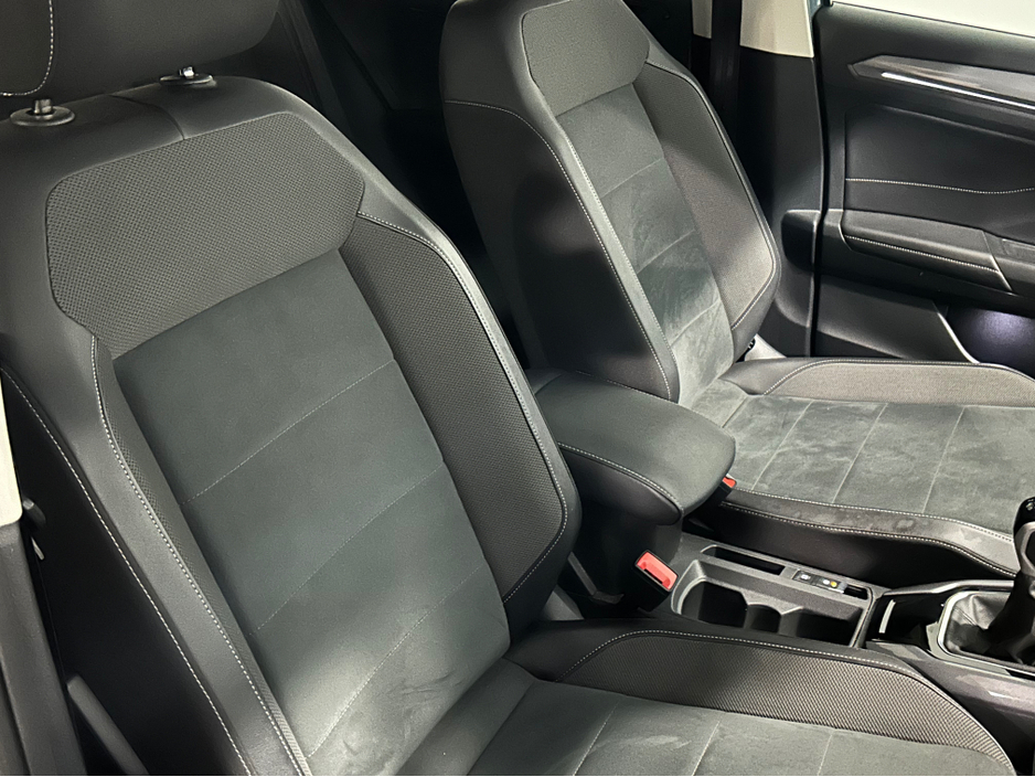 2023 Volkswagen T-Roc STYLE 2.0 TDI MANUAL 6SPEED FWD 116HP €29,950