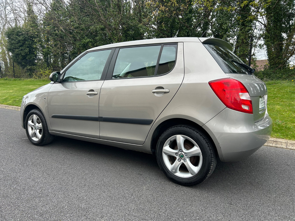 2011 Skoda Fabia - image 7
