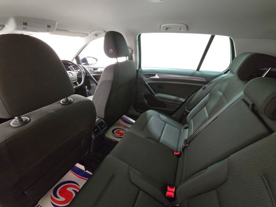 2019 Volkswagen Golf - image 16