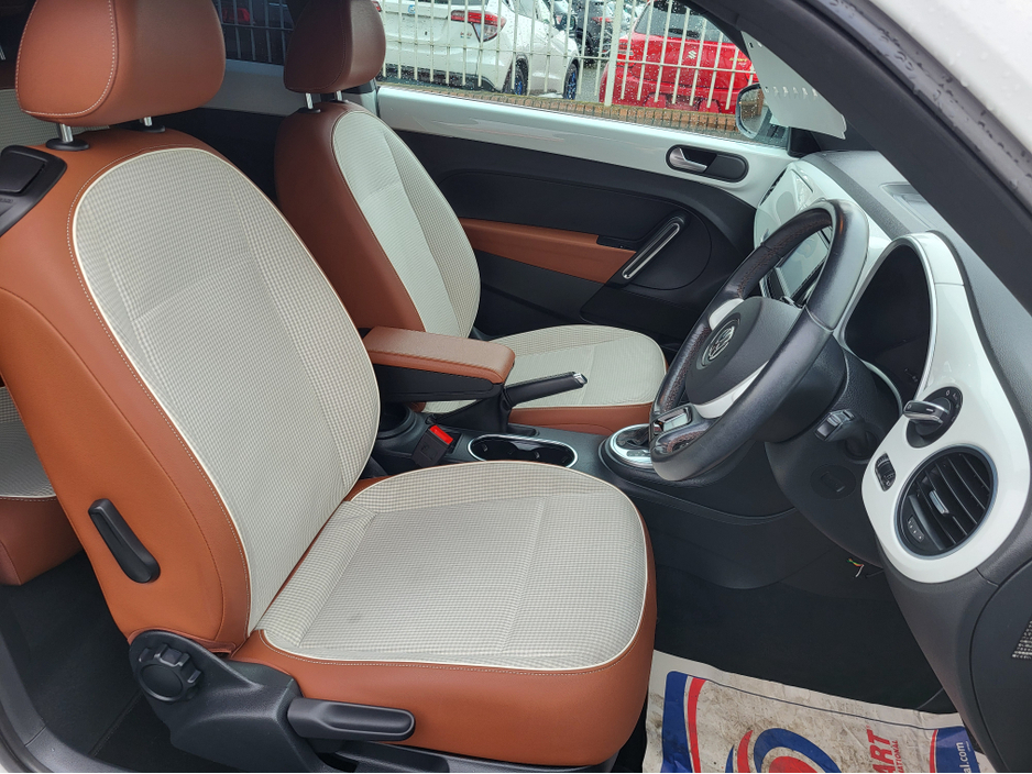 2014 Volkswagen Beetle - image 13