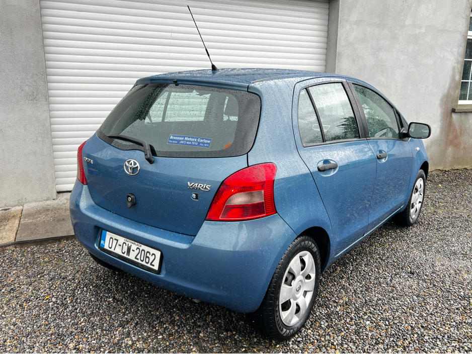 2007 Toyota Yaris - image 4