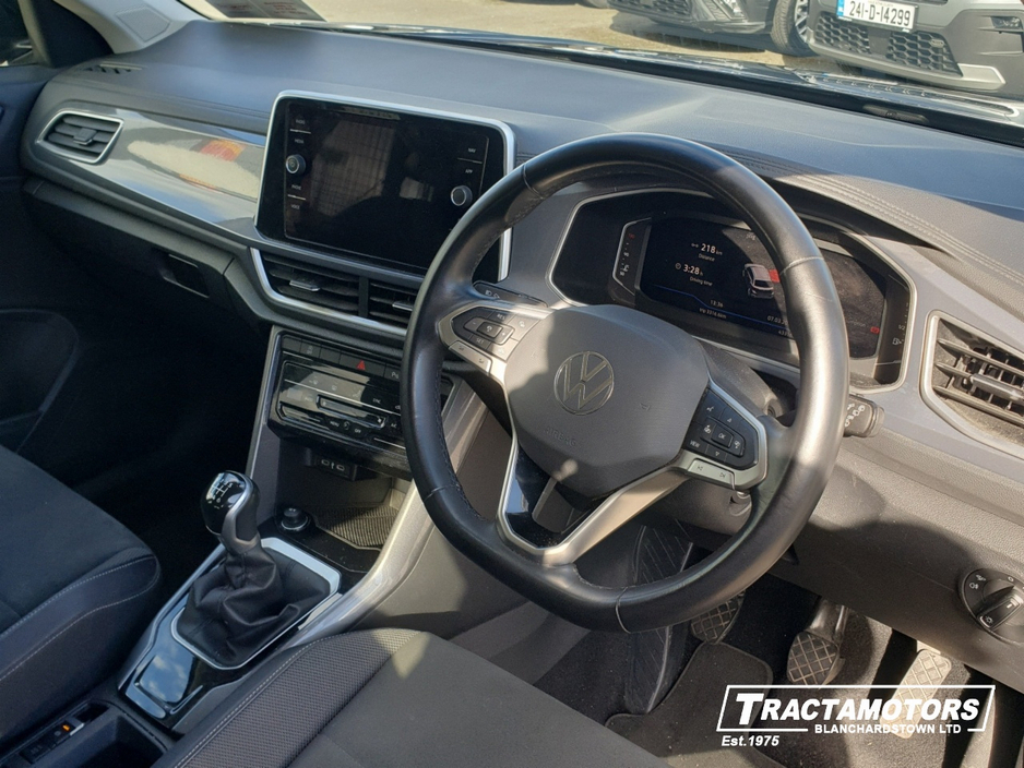 2024 Volkswagen T-Roc - image 6