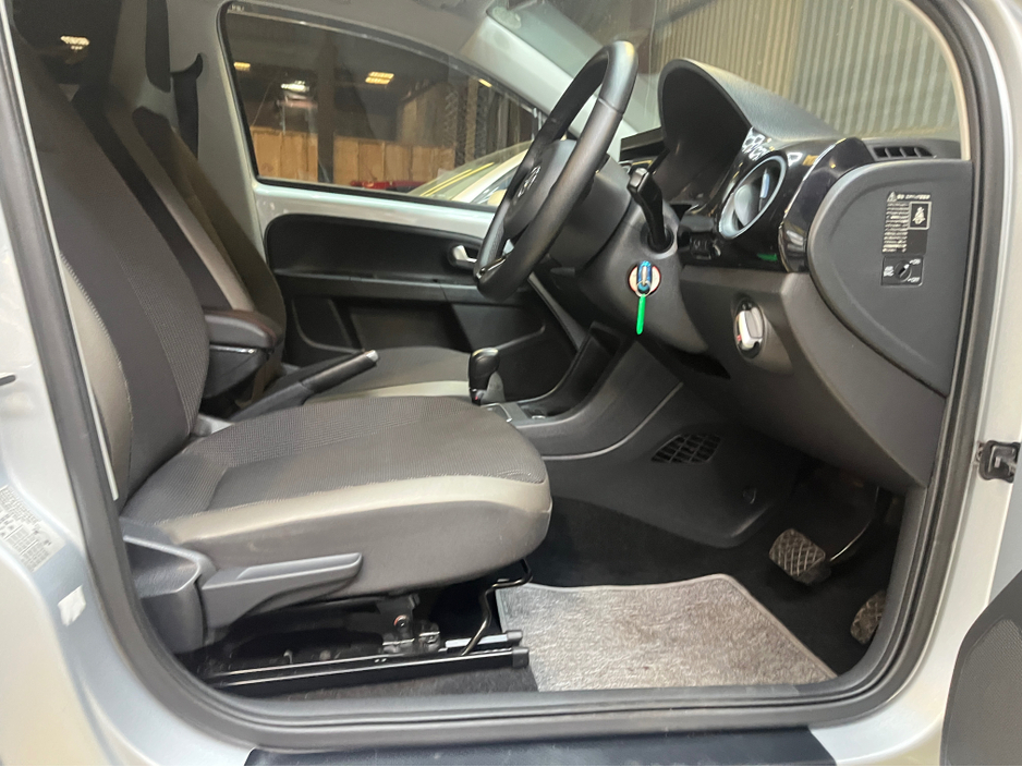 2015 Volkswagen up! - image 7