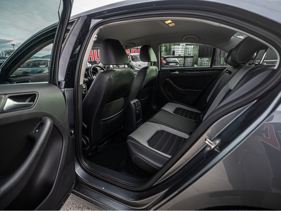 2017 Volkswagen Jetta - image 26