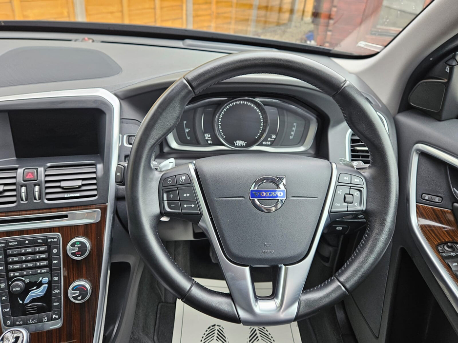 2016 Volvo XC60 - image 29