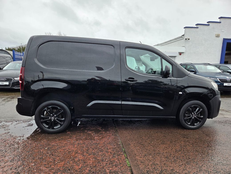 2022 Citroen Berlingo - image 10