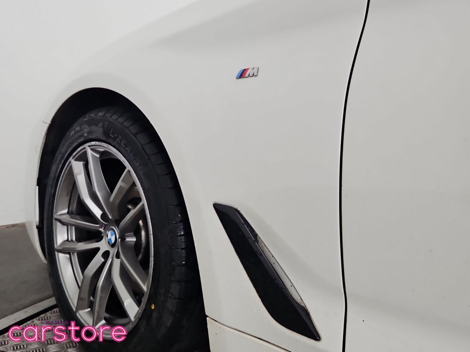 2020 BMW 5 Series - image 17