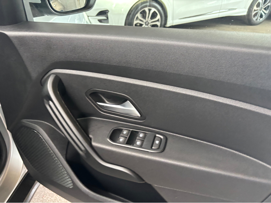 2023 Dacia Duster - image 4