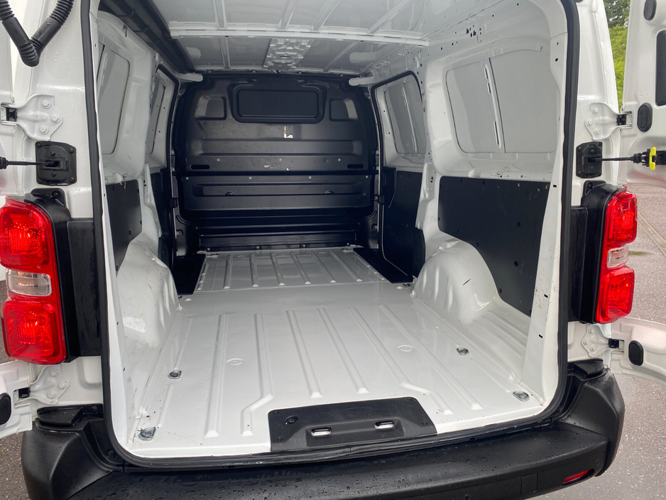 2022 Citroen Dispatch - image 6