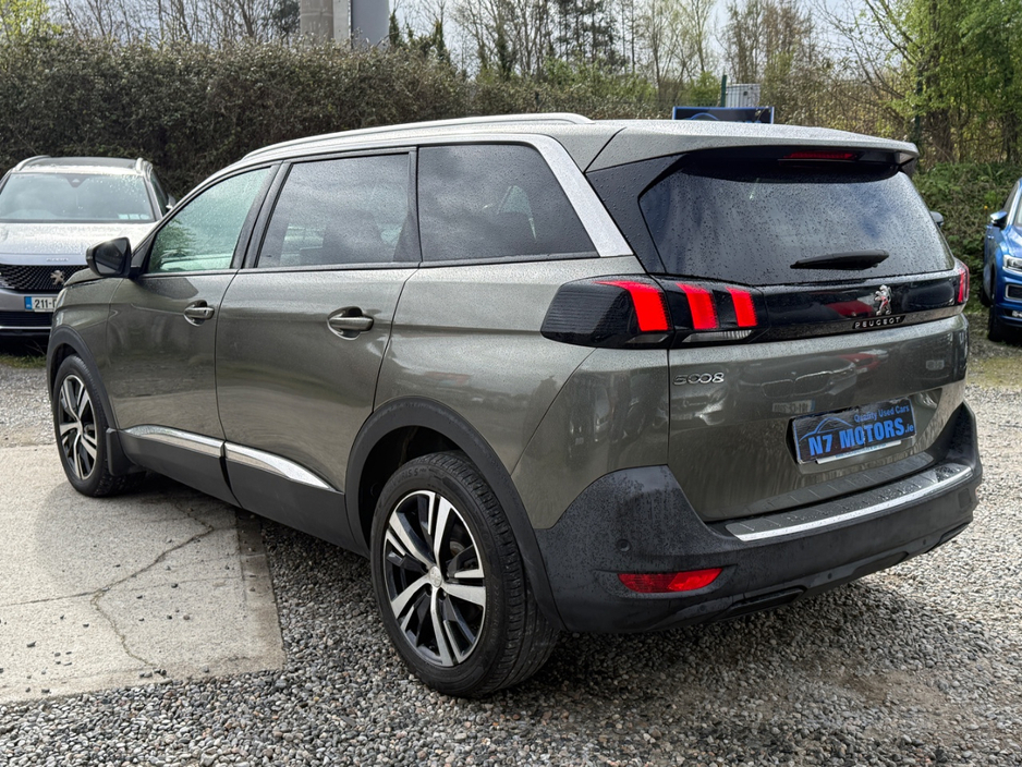 2018 Peugeot 5008 - image 5