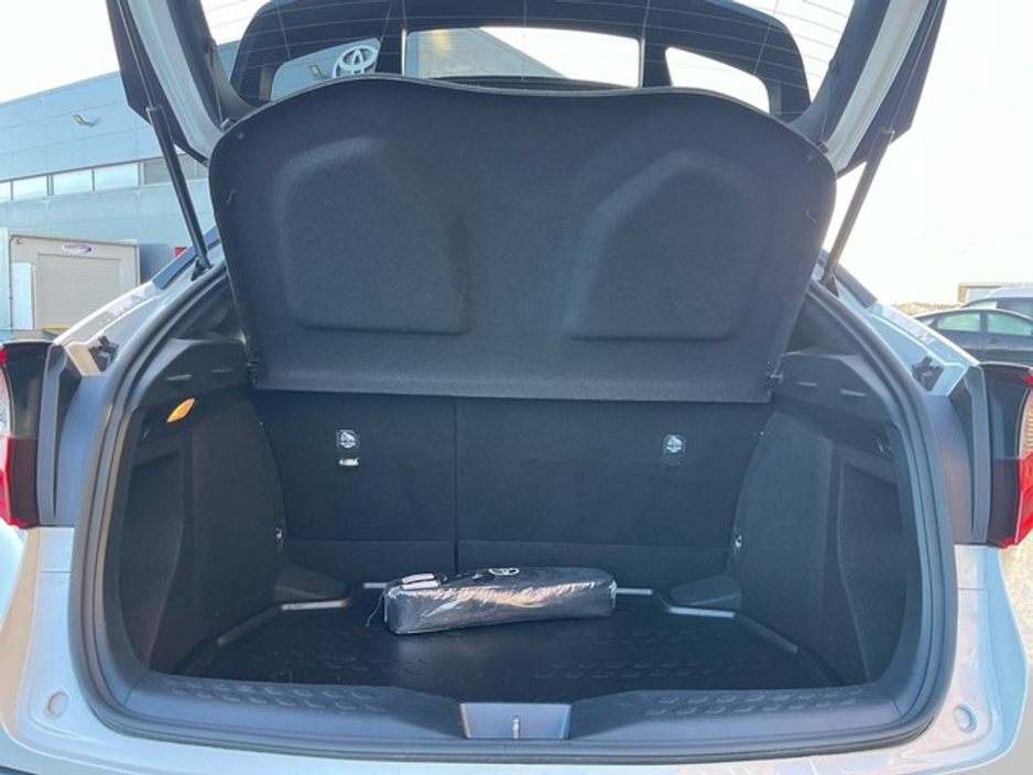 2022 Toyota C-HR HYBRID SPORT BI-TONE 4DR AUTO €26,950
