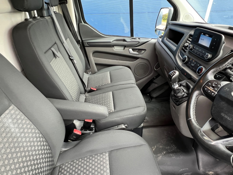 2019 Ford Transit Custom - image 13