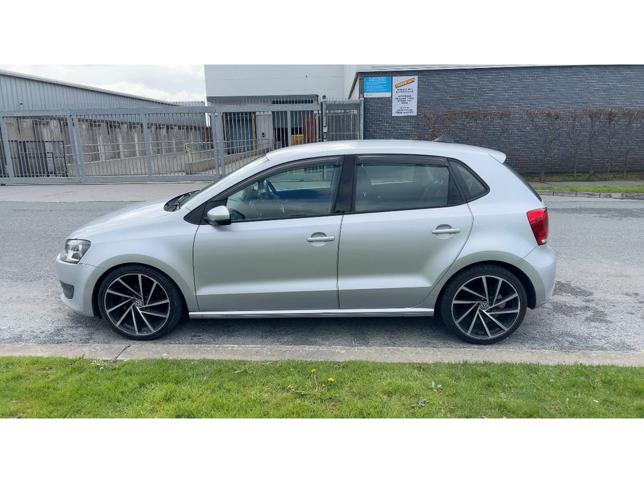 2013 Volkswagen Polo - image 6