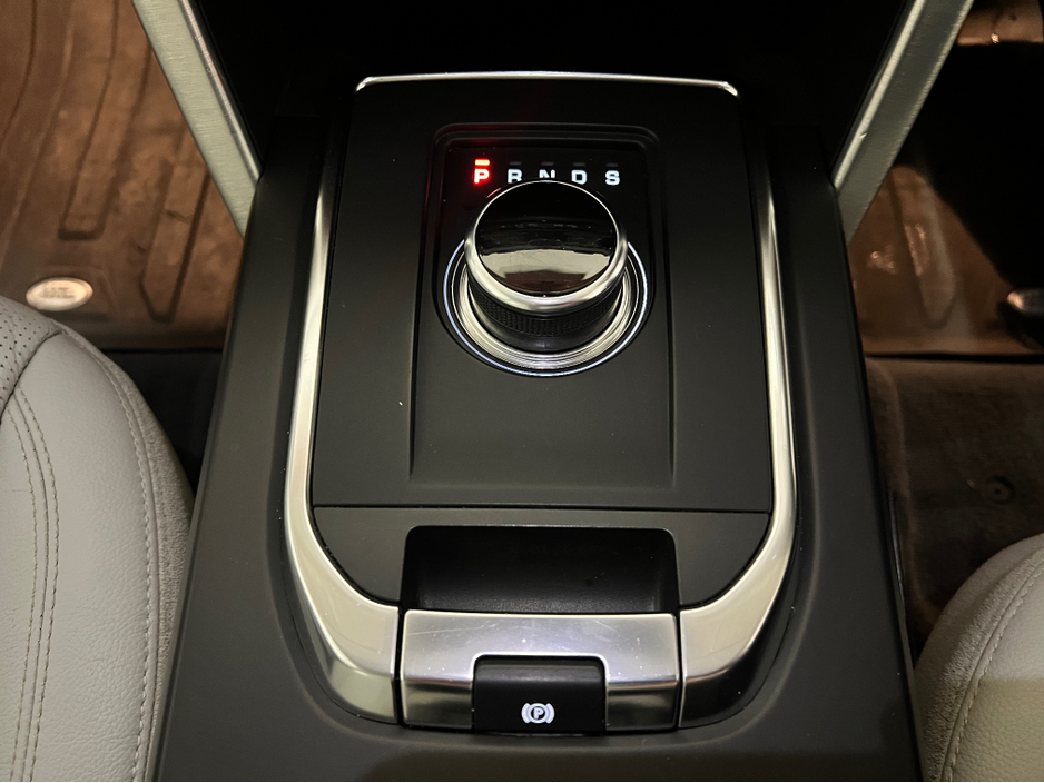 2019 Land Rover Discovery Sport - image 31