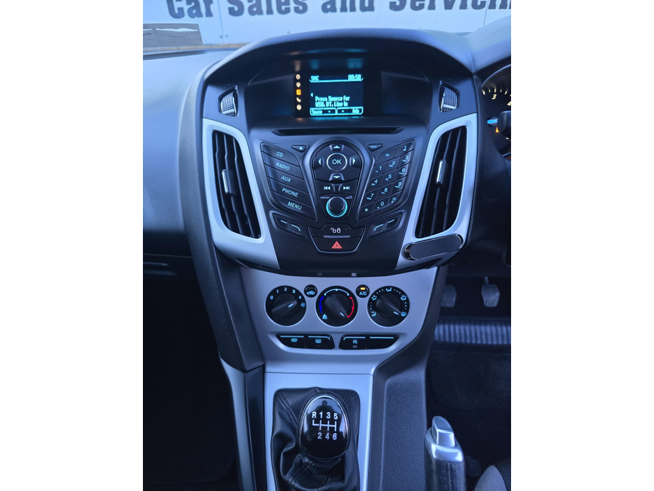 2014 Ford Focus - image 16