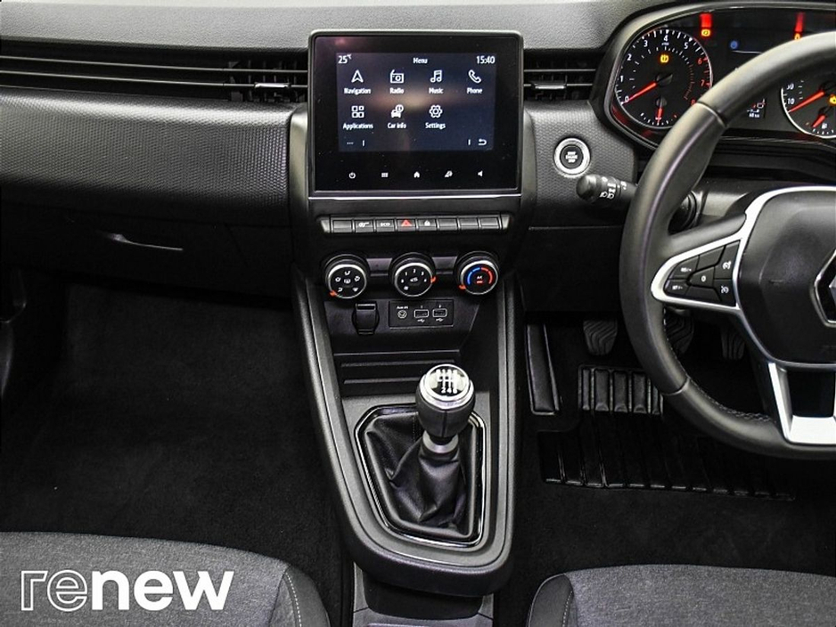 2022 Renault Clio - image 19