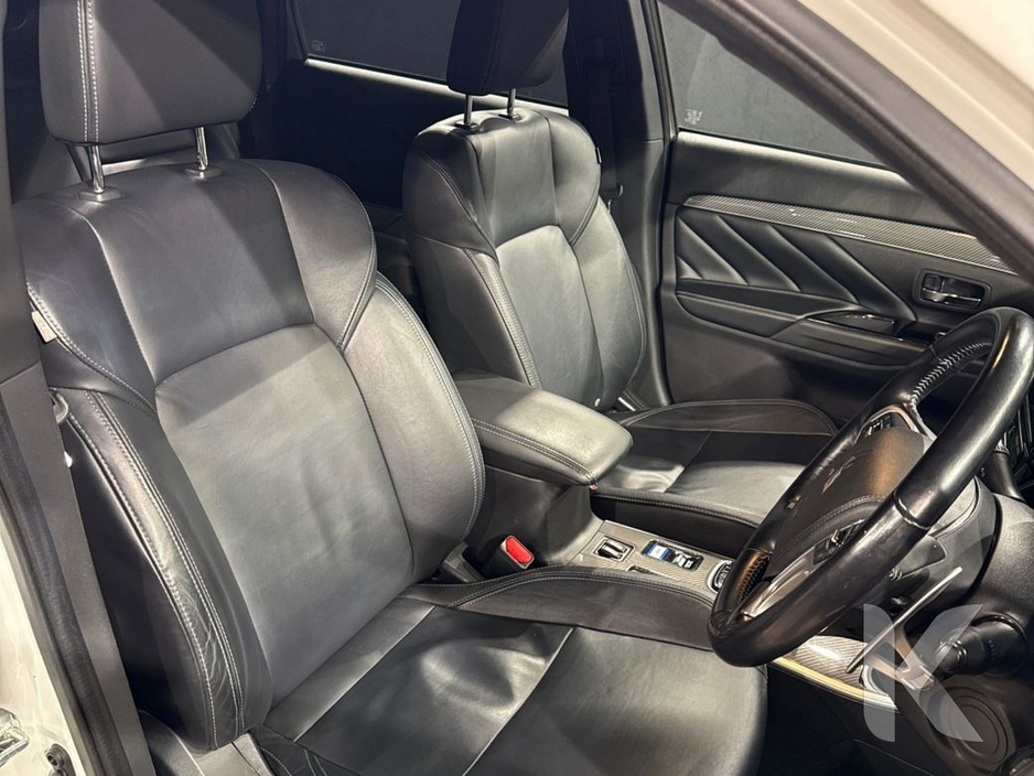 2019 Mitsubishi Outlander 2.4 AUTOMATIC HYBRID - ALLOY WHEELS - ELECTRIC SEATS - HEATED SEATS - HEATED STEERING WHEEL - HEATING / AC CONTROLS - REVERSE CAMERA - MULTI FUNCTION €21,950