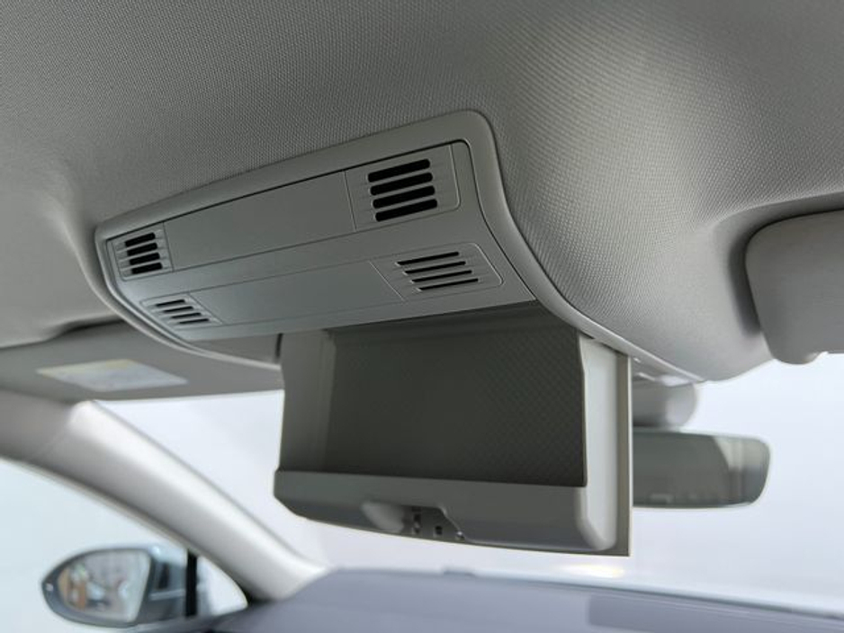 2018 Volkswagen Passat - image 24