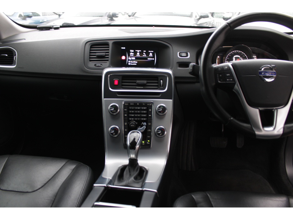 2016 Volvo V60 CROSS COUNTRY 2.0D4 180BHP  CROSS COUNTRY EDITION 5DR ESTATE AUTOMATIC // STUNNING CAR WITH ONLY 152, 000 KMS // BUY WITH CONFIDENCE AA AND SIMI APPROVED DEALER 2025 // FINANCE ARRANGED // ALL TRADE INS WELCOME // €15,950