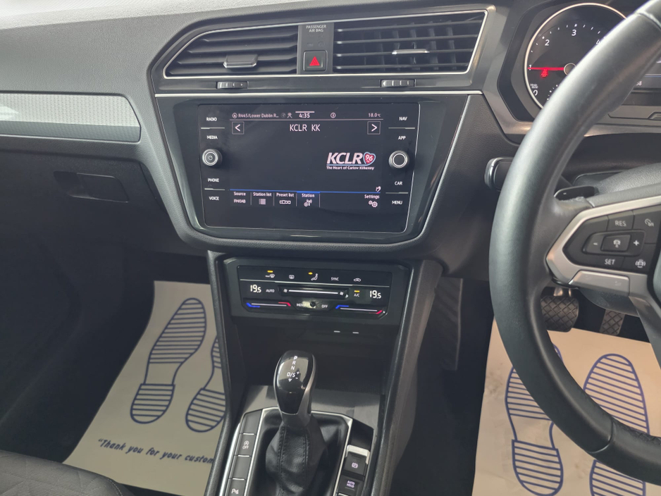 2023 Volkswagen Tiguan - image 11