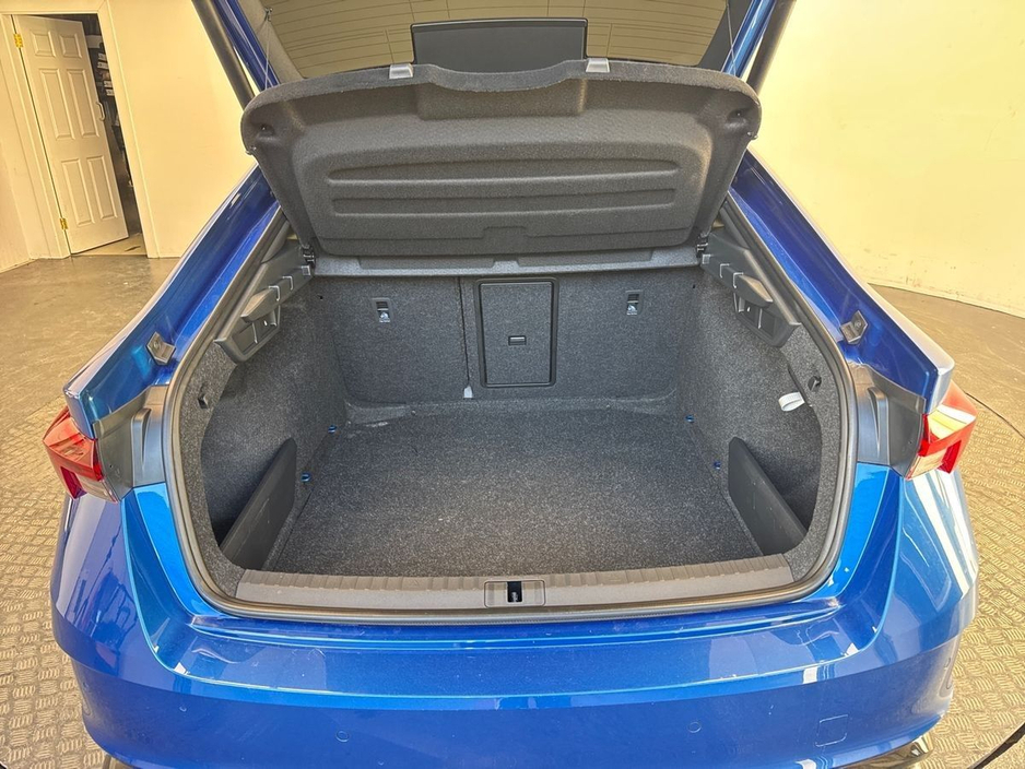 2022 Skoda Octavia - image 9